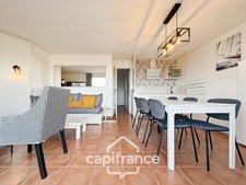 RARE FIND IN THE PONT ROYAL ESTATE, TOP FLOOR APARTMENT OF 63 m2 WITH PANORAMIC VIEWS, 3 BEDROOMS, CORNER TERRACE, AND PARKING SPACE 