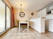 Appartement de 42M2 situé au premier étage d'une résidence de 2 étages au domaine de PONT ROYAL, 1 chambre et chambre cabine,  vue dégagéee, Terrasse  LOGGIA, Emplacement Idéal, place de parking