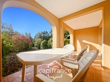 GOLF de PONT ROYAL appartement exceptionel  de 54 m2 en rez de jardin, double terrasse, 3 chambres, 1 salle de bain , 1 salle d'eau, grande loggia, place de parking