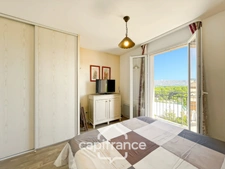 DOMAINE DE PONT ROYAL, 45 m2 house with unobstructed views, two stories, 2 bedrooms, semi-detached on one side, private swimming pool, numbered parking space 