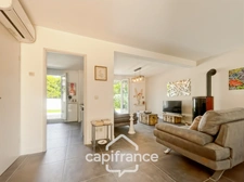 Welcome to your new elegant family villa at Domaine et Golf de Pont Royal, 4 bedrooms, 110 m2, garden 556 m2 