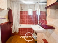 Authentic 118 m2 stone village house, air-conditioned, 50 m2 terrace, outdoor kitchen, double garage, attic, three beautiful bedrooms, 2 bathrooms, laundry room  