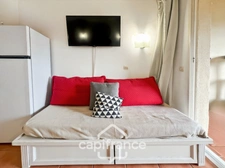 DOMAINE DE PONT ROYAL Furnished top floor apartment with open view 31m2 and 7m2 loggia, 1 double bedroom & bathroom  