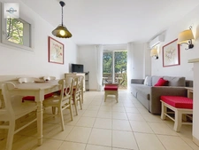 DOMAINE DE PONT ROYAL, 45 m2 house with unobstructed views, two stories, 2 bedrooms, semi-detached on one side, private swimming pool, numbered parking space 