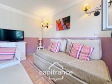  Charmant Bastidon dans le Domaine du Golf de Pont Royal, 45 m2 habitable, ravalé, avec jardin privatif, élevé d'un étage, 2 chambres,  terrasse, calme et nature