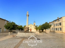 Investissement sur Charleval :  HAUT DE MAISON  : de 60 m2 + terrasse de 24 m2 + garage 21 m2 en plein coeur du village , travaux de finitions à prévoir 