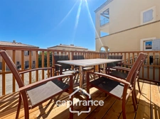 DOMAINE DE PONT ROYAL, maison  de 45 m2, élevée d'un étage,  2 vraies chambres, mitoyenne d'un seul côté, piscine privative, emplacement pour véhicule 