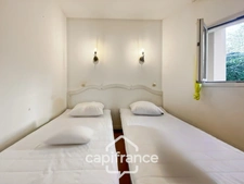 Appartement en rez-de-jardin , 3 chambres , place de parking , exposé Est sur le Domaine et Golf de Pont Royal
