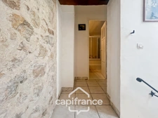 MERINDOL CHARMING HOUSE, outdoor courtyard and rooftop, 2 bedrooms, 1 room, 1 office, 1 cellar, in the heart of the village. A MUST-SEE! 