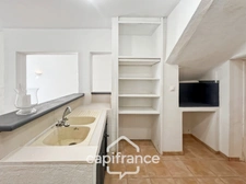 Investissement sur Charleval maison en plein coeur du village R+1avec terrasse tropézienne, garage, plusieurs entrées indépendantes, étage à finir