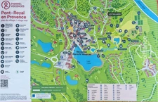 DOMAINE de PONT ROYAL,dans la nature, bastidon de 45 m2 ravalé et entretenu élevé d'un étage avec un jardin  2 chambres, place de parking