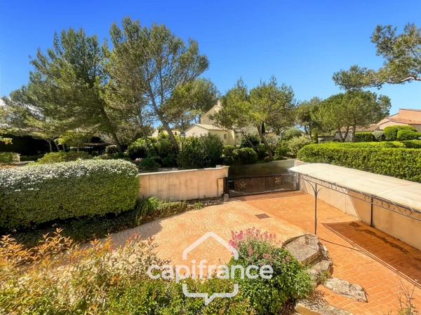 Bienvenue dans votre nouvelle villa familiale et élégante  au Domaine et golf de Pont royal, 4 chambres, 110 m2 , jardin 556 m2 