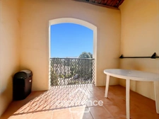 DOMAINE DE PONT ROYAL Furnished top floor apartment with open view 31m2 and 7m2 loggia, 1 double bedroom & bathroom  