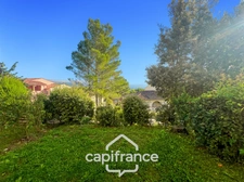 42 m2 renovated apartment, with garden, two air conditioning units, one bedroom, one cabin bedroom, a laundry room, a shower room, terrace loggia, parking space   