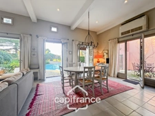 GOLF DE PONT  ROYAL, Villa de plain pied de 127 m² climatisée sur un terrain de 995 m², bordure de fairway, piscine