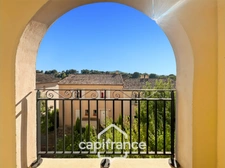  Light, calm, authenticity... A Pont Royal lifestyle. 50m² apartment with hill views, large terrace, 2 real bedrooms, swimming pool, parking space, bicycle garage.