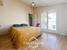 MALLEMORT, fully renovated village house of 115 m2, very well maintained, 1 floor, spacious rooms, 3 bedrooms, 2 bathrooms, well located, outdoor space, storage room 