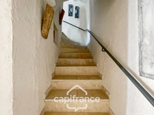 Great opportunity in Alleins: fully renovated and air-conditioned village house of 102 m2, 2 levels with 2 large bedrooms, rooftop terrace, garage