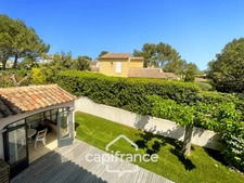 Welcome to your new elegant family villa at Domaine et Golf de Pont Royal, 4 bedrooms, 110 m2, garden 556 m2 