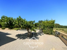Single-storey property in the countryside with panoramic views, built in 1980, 177m2 house with 3/4 bedrooms on a 2280m2 plot 