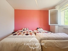 Single-storey property in the countryside with panoramic views, built in 1980, 177m2 house with 3/4 bedrooms on a 2280m2 plot 