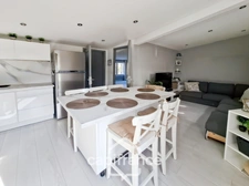 Alleins, maison de plain pied de   83m2 environ établie en zone agricole sur une parcelle de 3 400m2 m2 avec garage attenant 