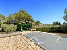 Welcome to your new elegant family villa at Domaine et Golf de Pont Royal, 4 bedrooms, 110 m2, garden 556 m2 