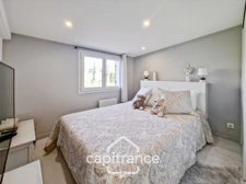 Alleins, maison de plain pied de   83m2 environ établie en zone agricole sur une parcelle de 3 400m2 m2 avec garage attenant 
