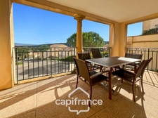 Domaine de Pont Royal, appartement de 40 m2 en angle avec vue dégagée , place de parking sous la résidence, une chambre, une terrasse loggia de 10,45 m2 , piscine privative