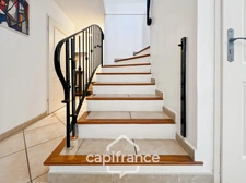 Prestigious property on the Pont Royal golf course, elevated on one level with a total surface area of 190 m2 with unobstructed views, set on 1700 m2 of land, its secure swimming pool, outbuildings
