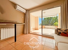 Domaine de Pont Royal, Duplex climatisé T3 de 49m2 situé sur le haut du Village, 2 chambres une double terrasse et une 2ème terrasse , belle exposition, ascenseur, place de parking  