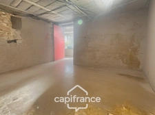 MERINDOL CHARMING HOUSE, outdoor courtyard and rooftop, 2 bedrooms, 1 room, 1 office, 1 cellar, in the heart of the village. A MUST-SEE! 