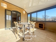 Single-storey property in the countryside with panoramic views, built in 1980, 177m2 house with 3/4 bedrooms on a 2280m2 plot 