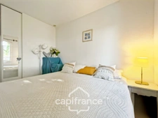 DOMAINE DE PONT ROYAL – FAMILY HOME with 80 m2 of living space, 3 bedrooms, 1 bathroom, 1 shower room, garden, covered terrace, residential swimming pool, private parking space 