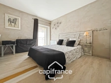 Great opportunity in Alleins: fully renovated and air-conditioned village house of 102 m2, 2 levels with 2 large bedrooms, rooftop terrace, garage