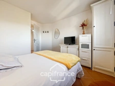 RARE FIND IN THE PONT ROYAL ESTATE, TOP FLOOR APARTMENT OF 63 m2 WITH PANORAMIC VIEWS, 3 BEDROOMS, CORNER TERRACE, AND PARKING SPACE 