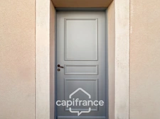 DOMAINE DE PONT ROYAL, maison  de 45 m2, élevée d'un étage,  2 vraies chambres, mitoyenne d'un seul côté, piscine privative, emplacement pour véhicule 