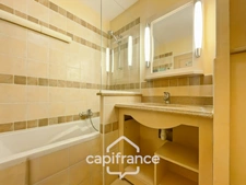 DOMAINE DE PONT ROYAL, 45 m2 house with unobstructed views, two stories, 2 bedrooms, semi-detached on one side, private swimming pool, numbered parking space 