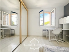 Maison individuelle et familiale de 165 m2, 7 pièces, située à  ALLEINS proche Salon de Provence établie sur un terrain de 945m² avec  piscine et dépendances