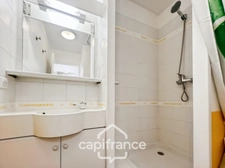 DERNIER ETAGE Domaine de Pont Royal, emplacement et vue remarquable de cet appartement 42 m2,1 chambre, 1 chambre cabine; 2 SDB belle exposition, vue dégagée, grande terrasse 