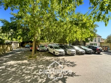 Great opportunity in Alleins: fully renovated and air-conditioned village house of 102 m2, 2 levels with 2 large bedrooms, rooftop terrace, garage