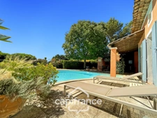 GOLF DE PONT  ROYAL, Villa de plain pied de 127 m² climatisée sur un terrain de 995 m², bordure de fairway, piscine