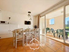 Appartement en rez-de-jardin , 3 chambres , place de parking , exposé Est sur le Domaine et Golf de Pont Royal