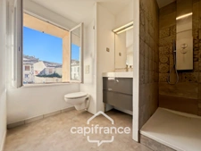 MALLEMORT, fully renovated village house of 115 m2, very well maintained, 1 floor, spacious rooms, 3 bedrooms, 2 bathrooms, well located, outdoor space, storage room 