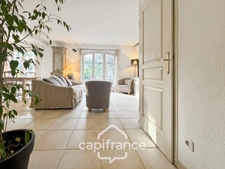 PONT ROYAL ESTATE AND GOLF COURSE: Charming single-story villa on a 524 m² plot, 3 bedrooms, swimming pool, garage + parking space 