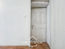 Projet sur Charleval :  BAS DE MAISON  de 57  m2 ,séjour cuisine , espace dinatoire , salle de bain à créer,  garage .    