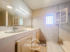 Mas en campagne à vendre 250m² à MOLLEGES, 4 chambres, beaux volumes , terrain 5 000m², piscine,  calme et sérénité   