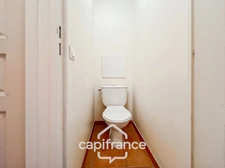 PONT ROYAL EN PROVENCE APPARTEMENT DE  27 M2 VUE LUBERON UNE CHAMBRE MEUBLE EQUIPE UNE PLACE DE PARKING B