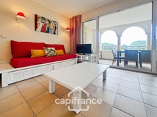 Appartement de 42M2 situé au premier étage d'une résidence de 2 étages au domaine de PONT ROYAL, 1 chambre et chambre cabine,  vue dégagéee, Terrasse  LOGGIA, Emplacement Idéal, place de parking