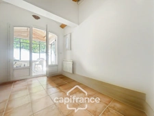 Welcome to your new elegant family villa at Domaine et Golf de Pont Royal, 4 bedrooms, 110 m2, garden 556 m2 